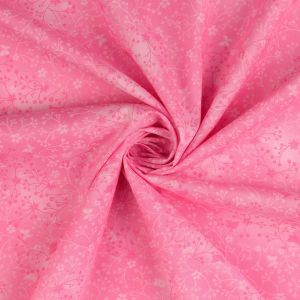 Nahaufnahme: Baumwollstoff Rankenmuster rosa, hochwertiger Digitaldruck. Glatte Popeline für Patchwork & Mode – 100% Baumwolle von spitzentraum.ch.