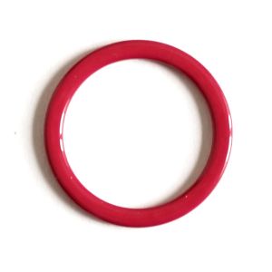 Ein einzelner erdbeerroter Metall-BH-Ring für 16mm breiten BH-Träger. Das Bild fokussiert den 16mm-Durchlass und die stabile Qualität des Rings.