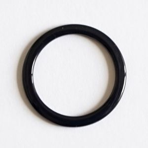 Ein einzelner mitternachtsblauer Metall-BH-Ring für 12mm breiten BH-Träger. Das Bild fokussiert den 12mm-Durchlass und die stabile Qualität des Rings.