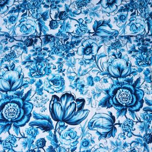 Nahaufnahme Ecovero Jersey weiss: Grosses, florales Muster mit Aqua-Blumen (Blüten bis zu 14cm Durchmesser), Digitaldruck auf weichem, nachhaltigem Viskose-Jersey.
