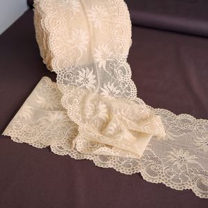 Elastische Spitze in hellbeige - 17.5cm breit