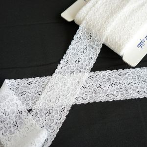 Elastische Spitze in ivory - 5.5cm breit