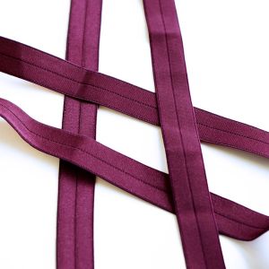 14mm breiter Falzgummi / elastisches Einfassband in bordeauxviolett, leicht glänzend für Unterwäsche oder hautenge Bekleidung.