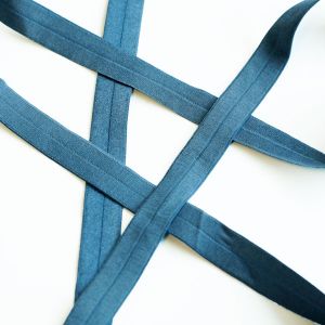 14mm breiter Falzgummi / elastisches Einfassband in jeansblau, leicht glänzend für Unterwäsche oder hautenge Bekleidung.