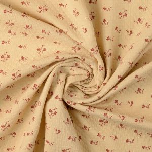 Hellbeiger Musselin Jaquard Stoff mit rostroten Blumendruck, 100% Baumwolle in hochwertiger Stepp-Optik für blickdichte Sommerbekleidung.