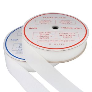 Klettverschluss-Set weiss, 30mm breit, bestehend aus Hakenband und Flauschband zum Aufnähen auf Textilien, geeignet für Kleidung und Heimtextilien.