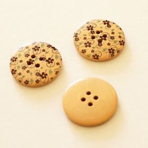 Holzknopf mit Blumen- und Rankenmuster - 3cm gross