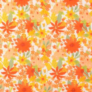 Detailansicht Blumenmuster orange/gelb auf Ecru, strukturierter Musselin Stoff aus reiner Baumwolle, ideal für Baby-Accessoires.