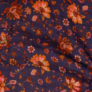 Musselin Stoff mit Blumenmuster in dunkelblau-terra