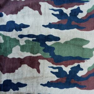 Plüsch Stoff mit Tarnanzug - Camouflage Muster in braun und grün