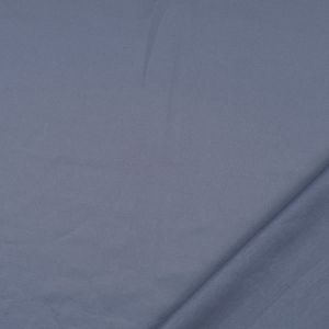 Hochwertiger Scuba Stoff in der Farbe jeansblau mit weicher Oberfläche und dezentem Glanz. Ideal für Kleidung und kreative Projekte.