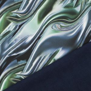 Farverlauf Softshell Stoff 'Metallic Liquid' in grün und blau mit Fleece Futter in dunkelblau