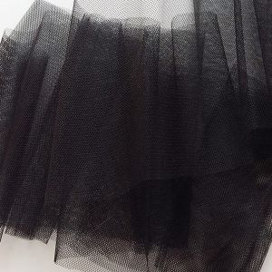 Steifer Tüll in schwarz
