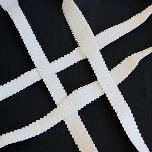 Breites BH-Trägerband in weiss gemustert mit Padding im Schulterbereich - perfekt für extra grosse BH-Körbchen.