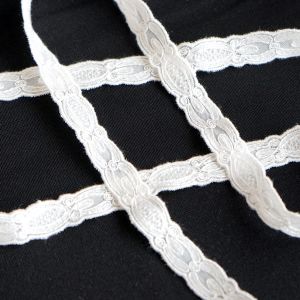 Weiche Tüllstickerei für Unterwäsche und Bekleidung in ivory - 14mm breit in 3m-Budgetpackung.