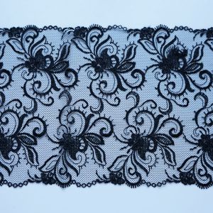 Feine Tüllstickerei-Spitze in schwarz - 19cm breit
