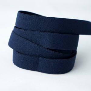 Unterbrustgummiband in dunkelblau für BH mit zwei geraden Kanten für BHs bis Körbchengrösse D.
