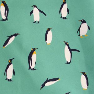 Unelastischer Badehosenstoff mit Pinguin-Muster in mint