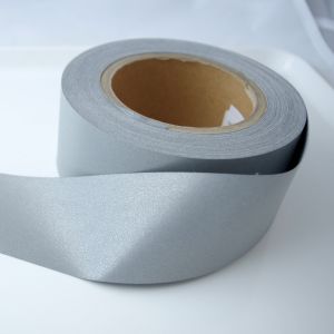 Reflektierendes Band - Reflektorstreifen zum Aufnähen - für Taschen, Pferdedecken, Jacken - das Band ist in 3 Breiten erhältlich.