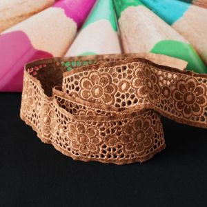 Band aus Wildlederimitat mit Lochstickerei - die perfekte Verzierung für mittelalterliche Kostüme, rustikale Kleidung & Taschen