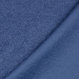 Woll-Bouclé Stoff in der Farbe jeansblau, mit Ansicht der strukturierten Vorderseite und der gleichfarbigen, glatteren Rückseite.